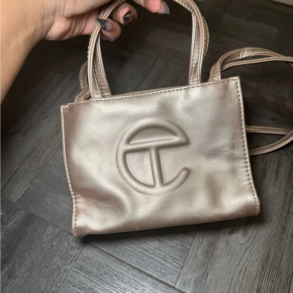 Metallic Gold Telfar Shopping Bag (2021) - Picture 3 of 6